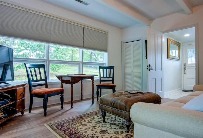 Bed and Breakfast Tolley House