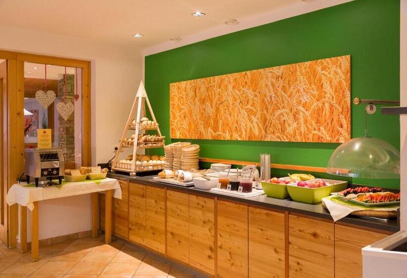 هتل Ramsi, Mein Familien