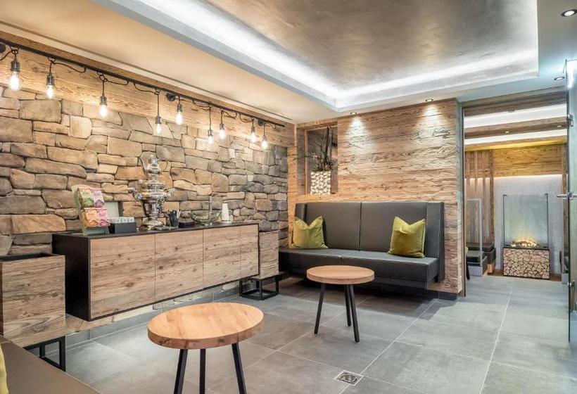 هتل Garni Caroline