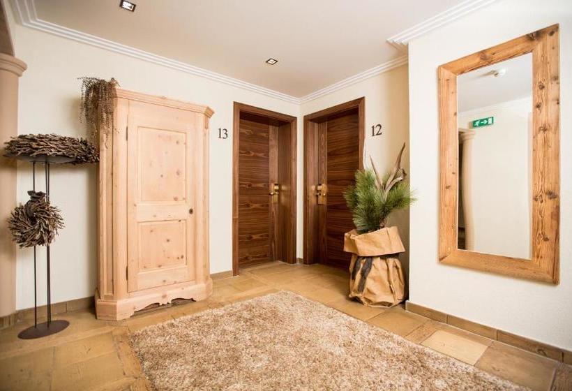 هتل Garni Caroline