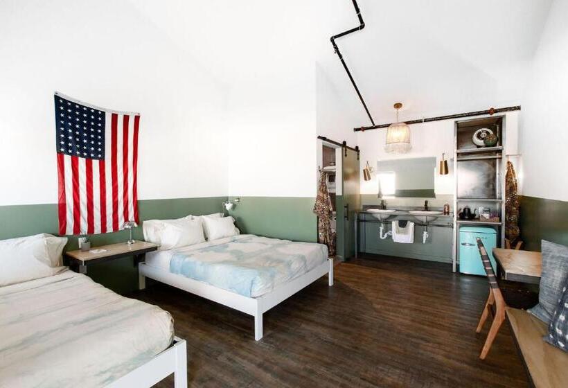 מוטל Mellow Moon Lodge