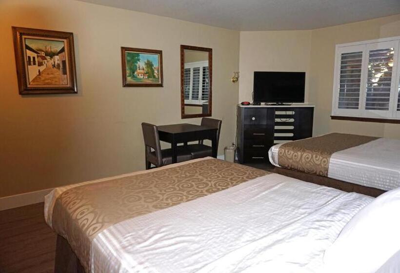 هتل Travelodge By Wyndham Concord