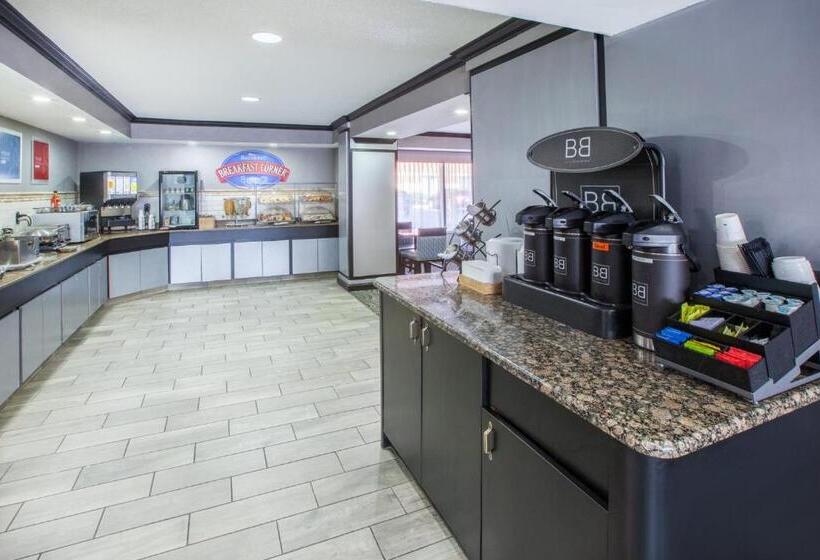 בית מלון כפרי Baymont By Wyndham Canton