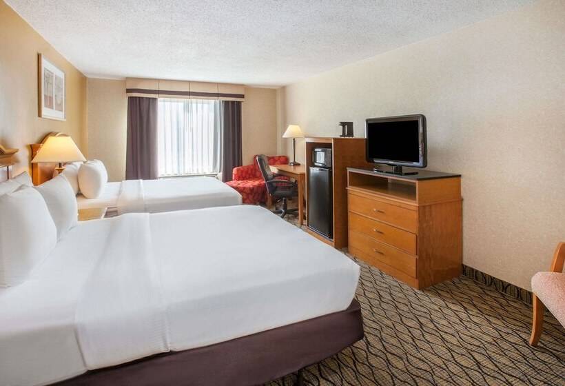 בית מלון כפרי Baymont By Wyndham Canton