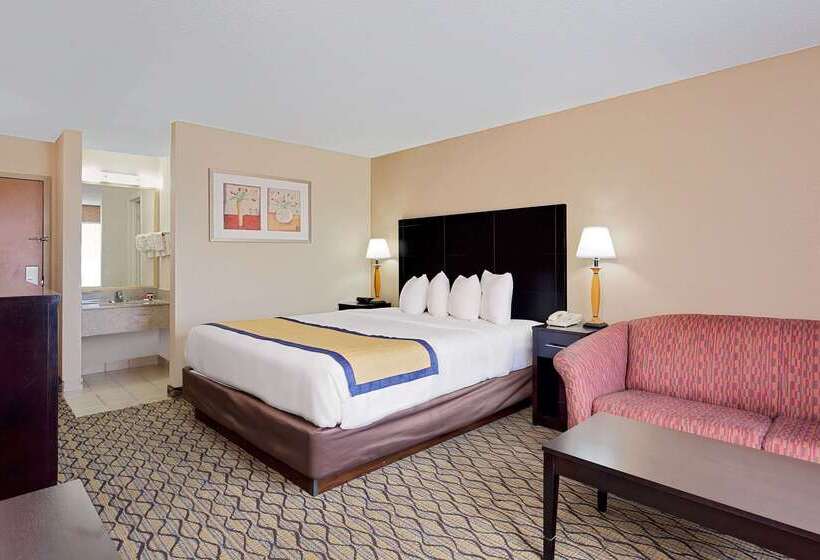 هتل Baymont By Wyndham Kalamazoo East