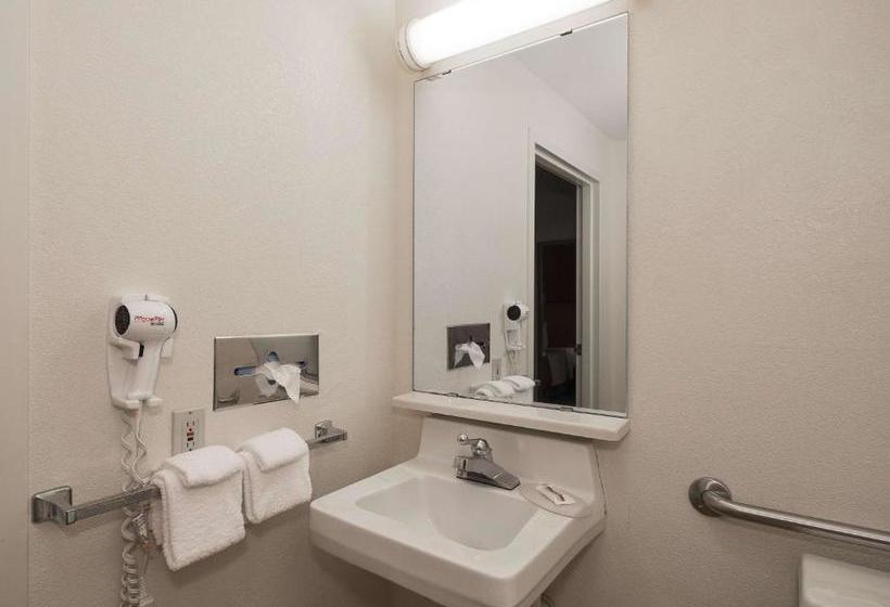 هتل Cedar Rapids Inn