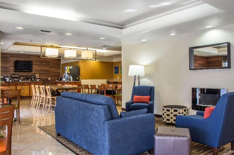 Отель Comfort Inn And Suites