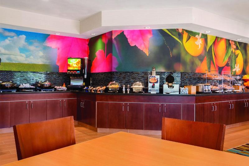 هتل Comfort Inn & Suites