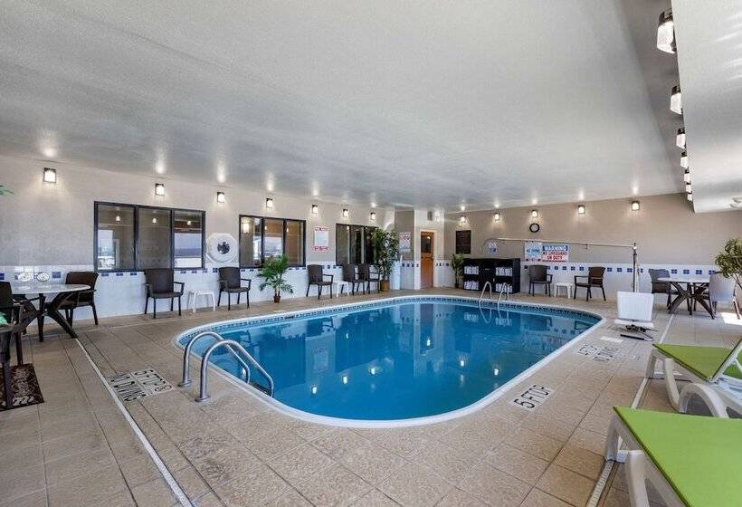 فندق Comfort Inn & Suites Waterloo  Cedar Falls