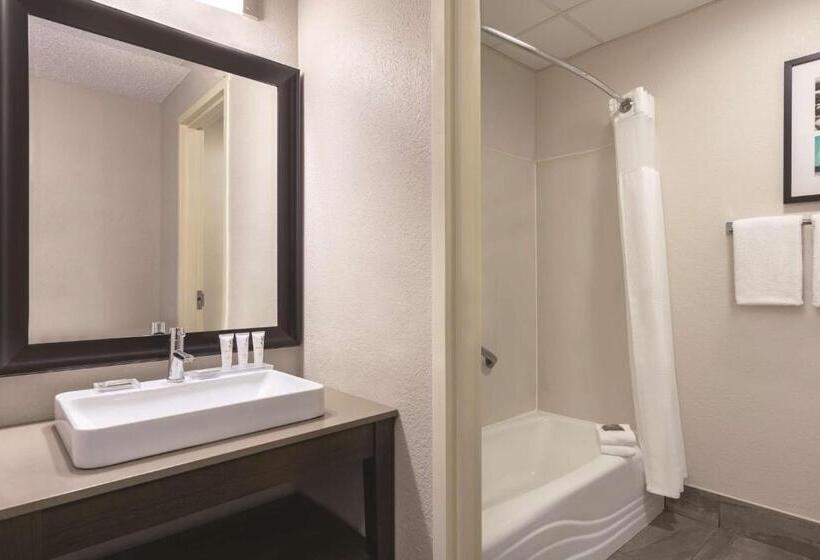 هتل Country Inn & Suites By Radisson, Port Clinton, Oh