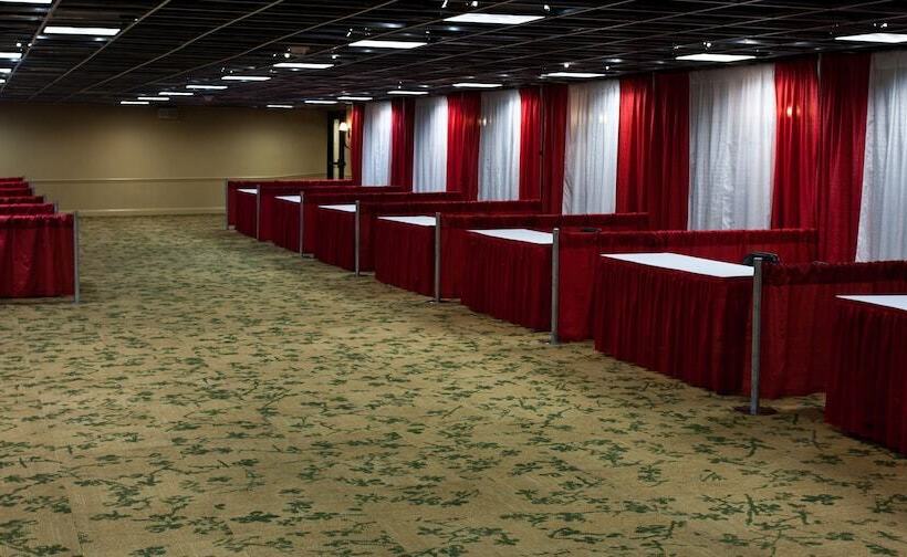 בית מלון כפרי Crowne Plaza Louisville Airport Expo Ctr, An Ihg