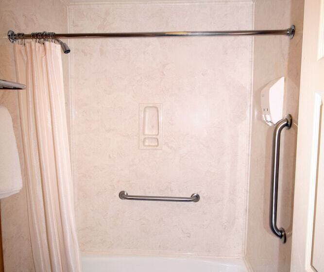 בית מלון כפרי Edinburg Executive Inn