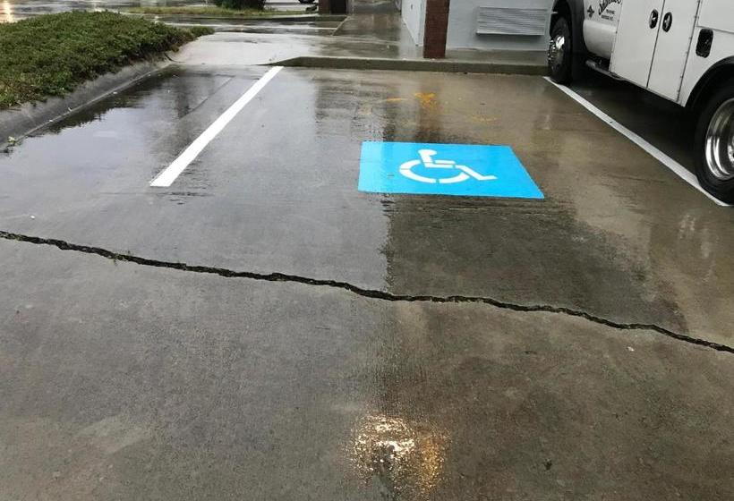 فندق Elizabethan Inn