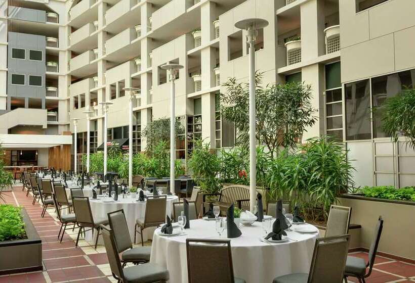 هتل Embassy Suites By Hilton Atlanta At Centennial Olympic Park