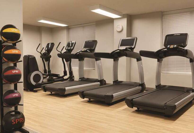 هتل Embassy Suites By Hilton Atlanta At Centennial Olympic Park