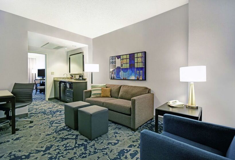 هتل Embassy Suites Charleston