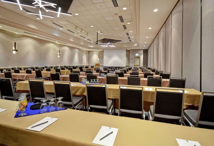 هتل Embassy Suites Charleston