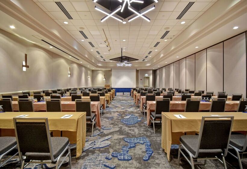 هتل Embassy Suites Charleston