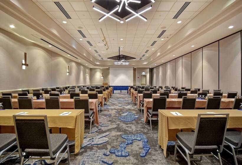 هتل Embassy Suites Charleston