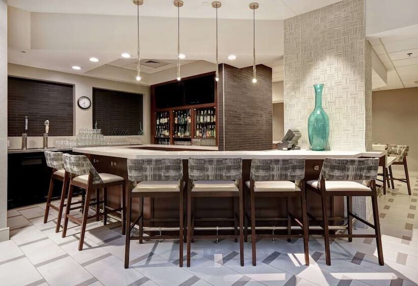 هتل Embassy Suites Charleston