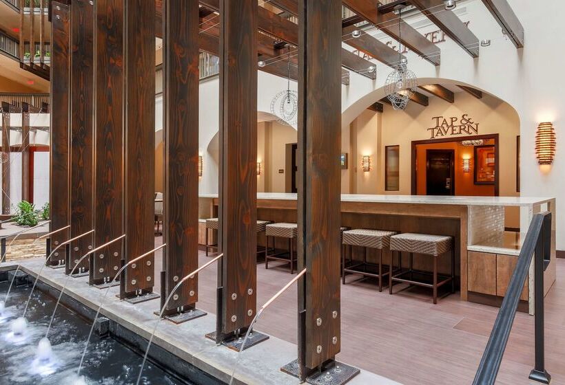 هتل Embassy Suites By Hilton Dallas Love Field