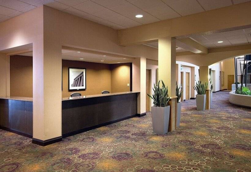 هتل Embassy Suites By Hilton Kansas City International Airport