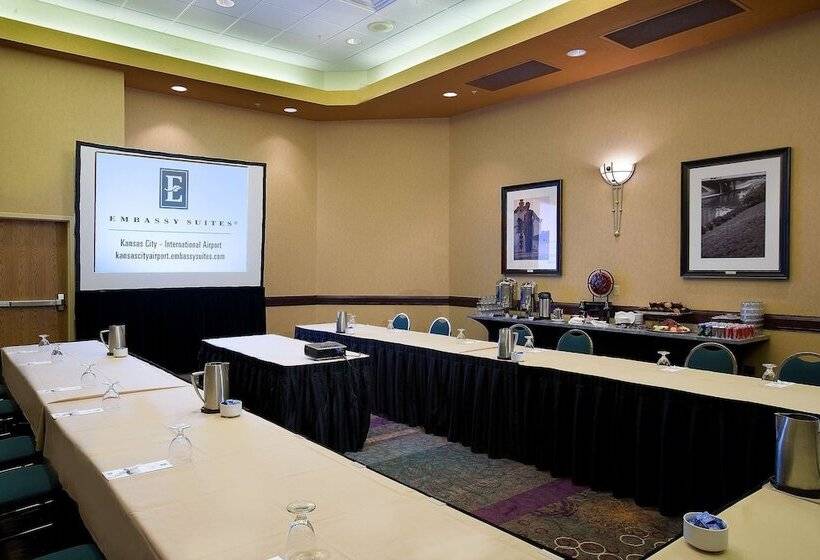هتل Embassy Suites By Hilton Kansas City International Airport