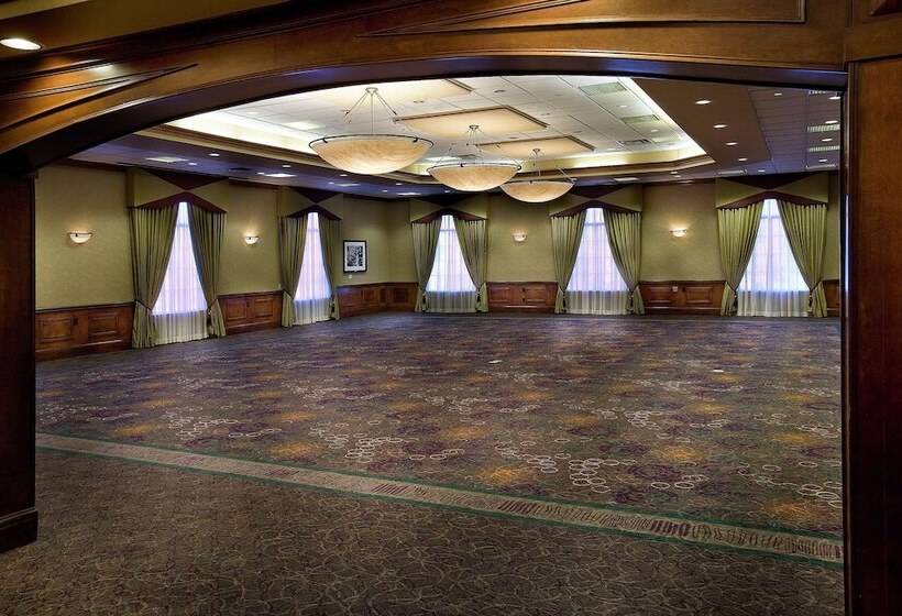 هتل Embassy Suites By Hilton Kansas City International Airport