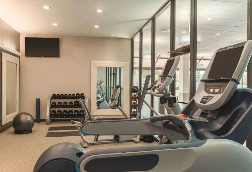 فندق Embassy Suites By Hilton Milwaukee Brookfield