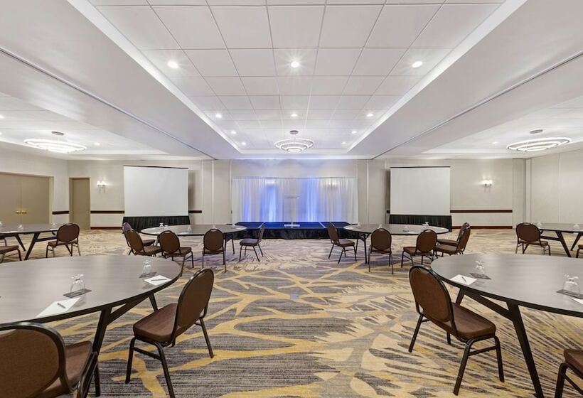 فندق Embassy Suites By Hilton Milwaukee Brookfield