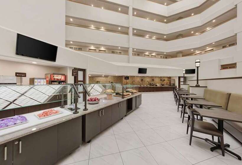 فندق Embassy Suites By Hilton Milwaukee Brookfield