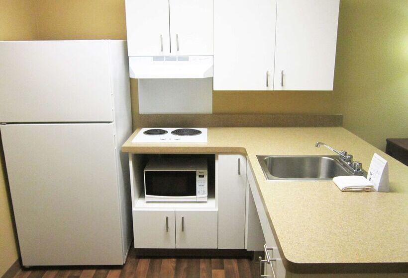 Отель Extended Stay America Select Suites Milwaukee Waukesha