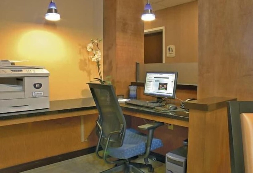 هتل Fairfield Inn Suites Brunswick
