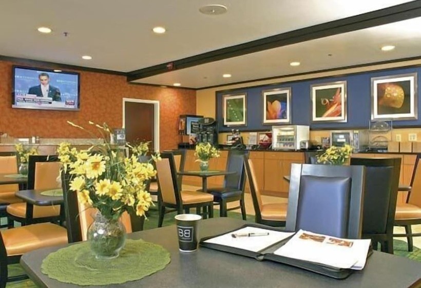 هتل Fairfield Inn Suites Brunswick