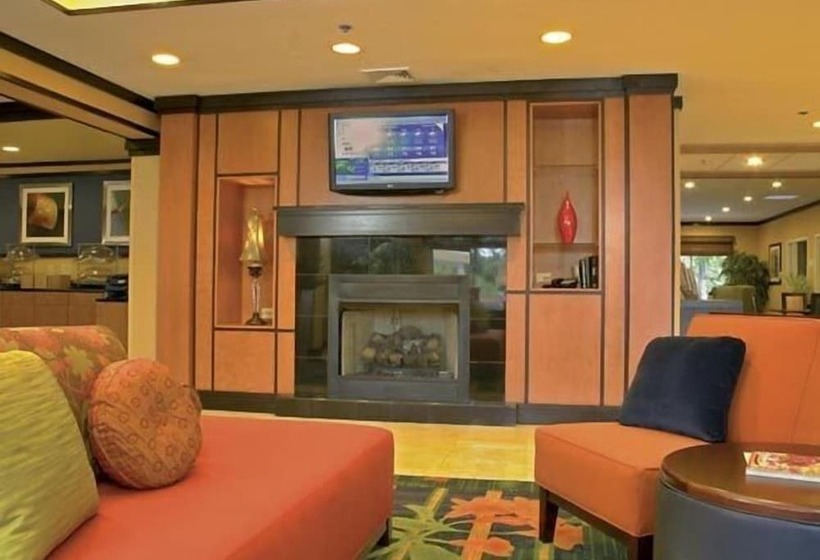 هتل Fairfield Inn Suites Brunswick