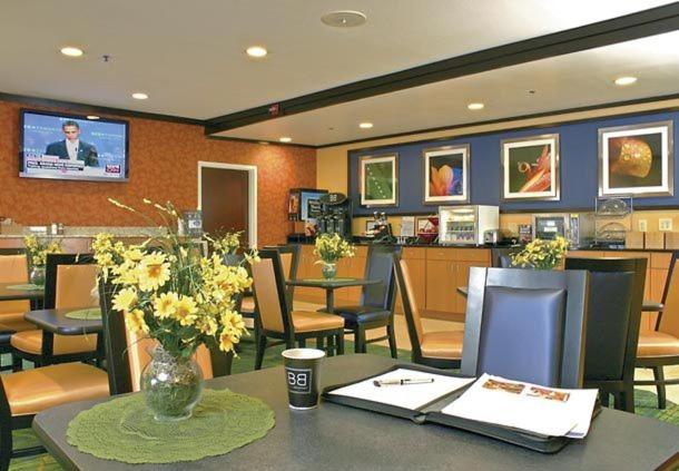 هتل Fairfield Inn Suites Brunswick