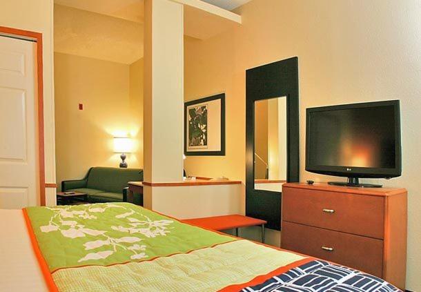 هتل Fairfield Inn Suites Brunswick