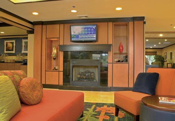 هتل Fairfield Inn Suites Brunswick