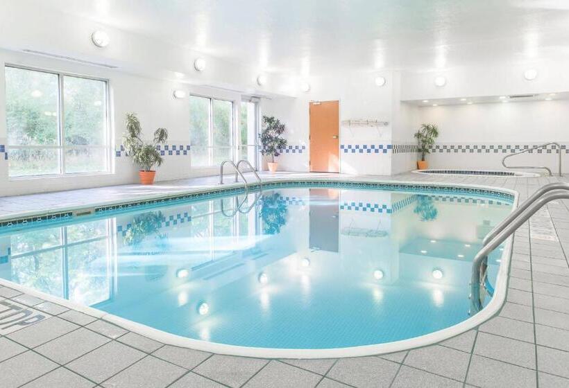 هتل Fairfield Inn & Suites Canton