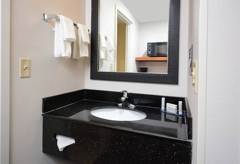 هتل Fairfield Inn & Suites By Marriott Charlottesville North