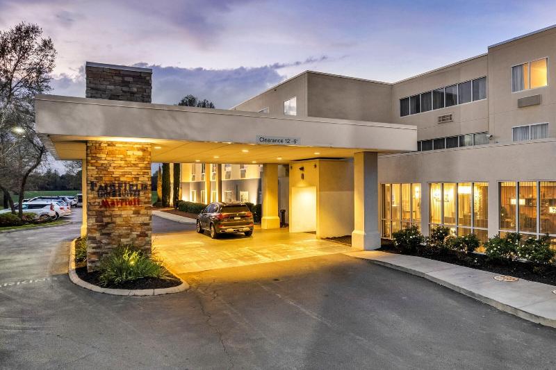 هتل Fairfield Inn By Marriott Lumberton