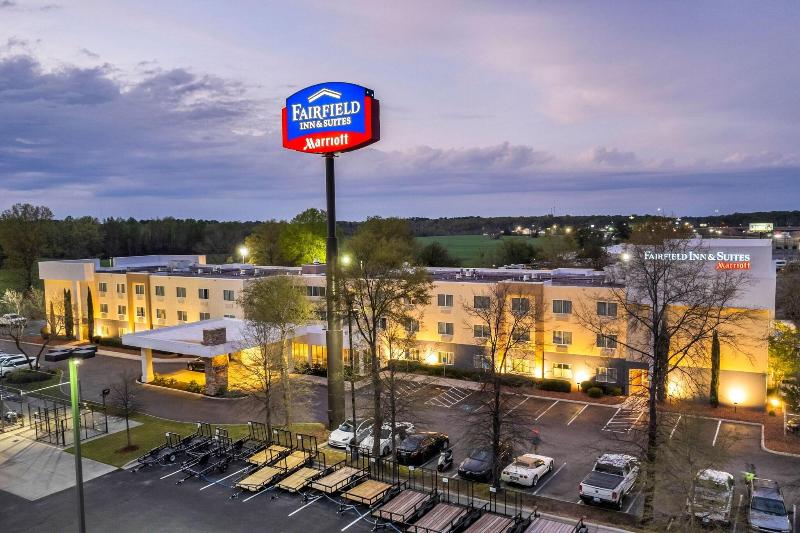 هتل Fairfield Inn By Marriott Lumberton