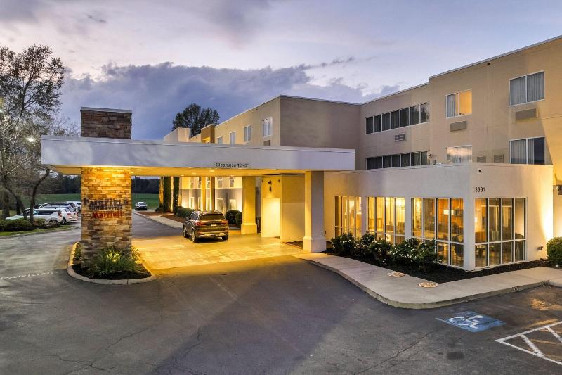 هتل Fairfield Inn By Marriott Lumberton