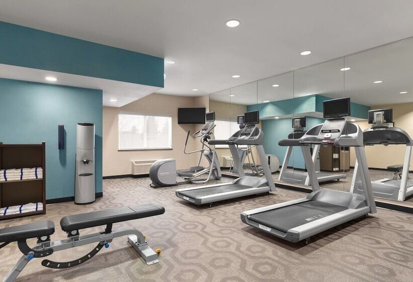 هتل Fairfield Inn & Suites Saginaw