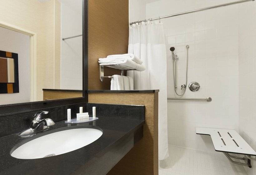هتل Fairfield Inn & Suites Saginaw