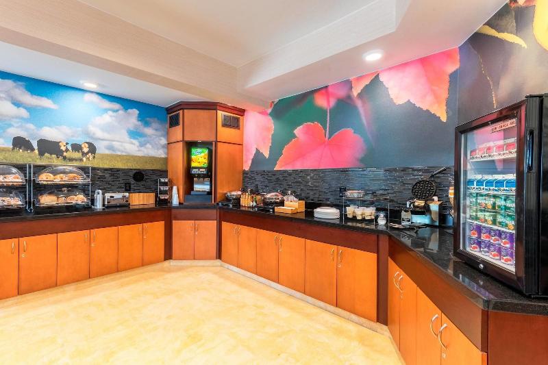 Отель Fairfield Inn & Suites Stevens Point