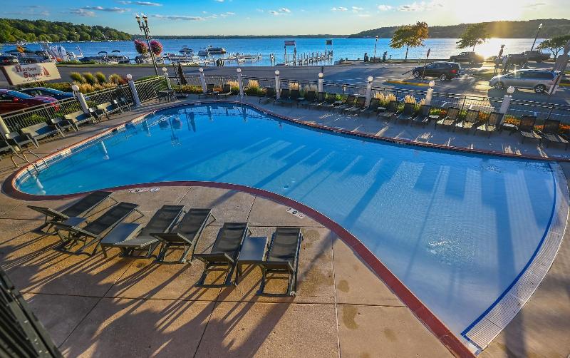 هتل Harbor Shores On Lake Geneva