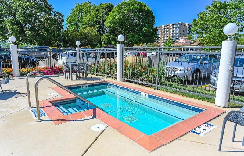 هتل Harbor Shores On Lake Geneva