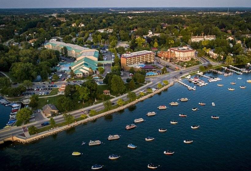 هتل Harbor Shores On Lake Geneva