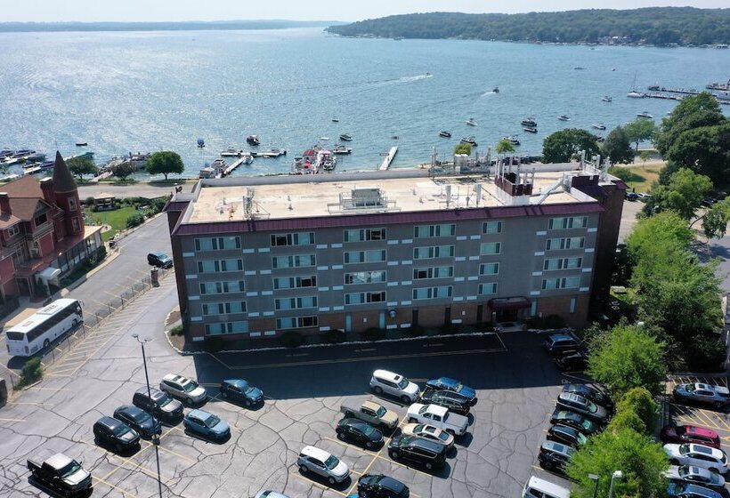 هتل Harbor Shores On Lake Geneva